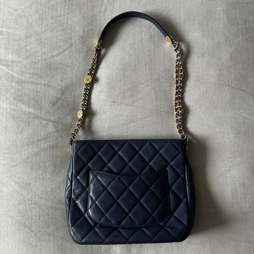 ⭐️CHANEL⭐️22A Twist Your Button Caviar Leather Hobo Shoulder Bag - Picture 5 of 16